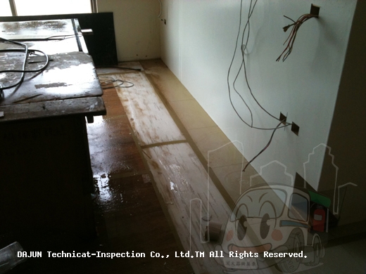 阿就常常跟妳們說！裝潢過程一定不要讓裝潢公司亂動屋內管線！你看看~~淹水了喔