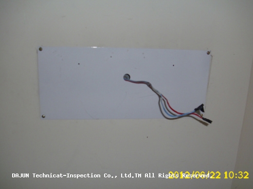 沒關係！拿出我們的私房寶貝~~﹝修飾面板﹞。這修飾面板可是有學問的唷！金屬鋼板材質、烤漆、適合市面上各廠家LED的螺絲孔、重點是LED安裝後不會搖晃唷！