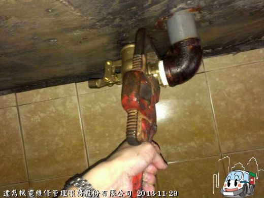 原來兇手在這裡，讓我來修理修理你~~~
看你還敢不敢在壞~~~