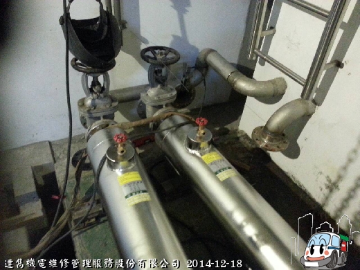 恩，有點樣子囉，再來就必須在現場焊接了。為了避免電焊噴渣以及破壞不鏽鋼管應力、鋼性，全程使用氬焊處理